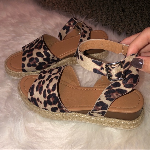 Cheetah Print Platform Ankle Strap Sandal - Picture 4 of 4